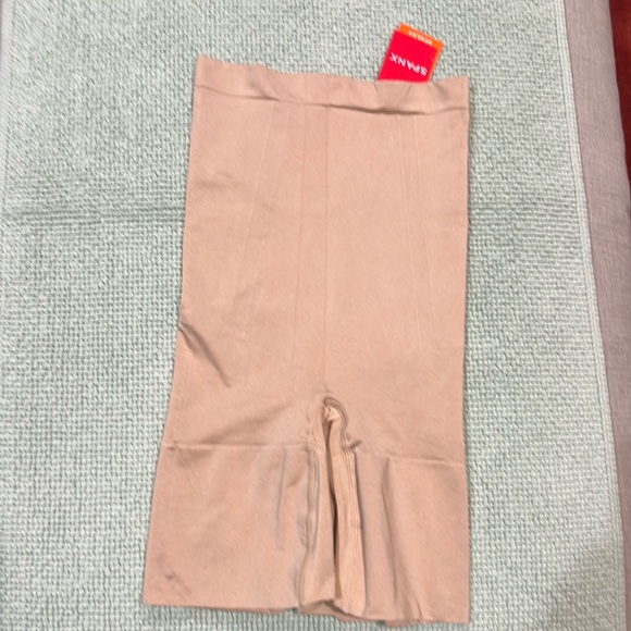 SOANX Oncore high waisted mid thigh shaping shorts - Picture 1 of 5